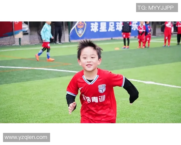 足球球星日常训练揭秘：从体能提升到技战术磨炼的全面训练计划